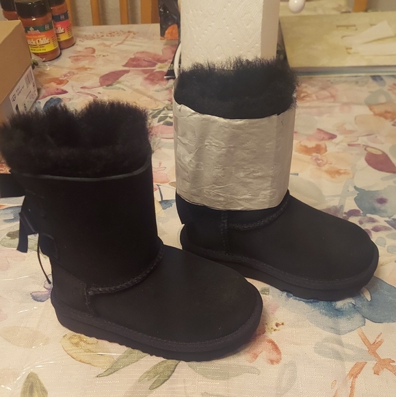 UGG  Bailey Bow II - Picture 1 of 4